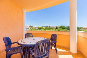 Outdoor dining - Apartments Cukon (16136-A3) - Medulin (Medulin)