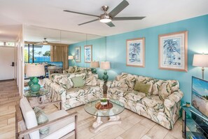 Apartment, Mehrere Betten, Balkon, Meerblick (Maui Parkshore 307) | Wohnbereich