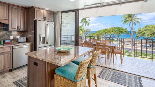 Lejlighed - flere senge - balkon - havudsigt (Maui Parkshore 410) | Privat køkken | Kaffe-/temaskine, spisebord