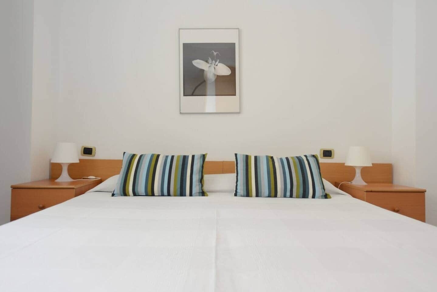 In-room safe, iron/ironing board, WiFi, bed sheets