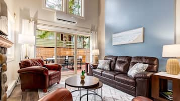 Téléviseur connecté, foyer, livres