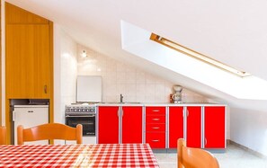 Fridge, stovetop, coffee/tea maker - Apartments Cukon (16136-A8) - Medulin (Medulin)