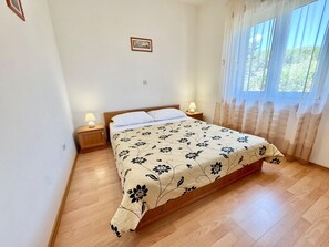 1 多间卧室、上网接入