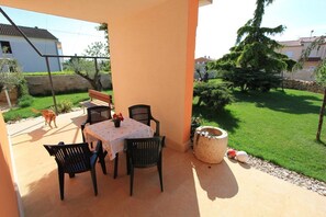 Outdoor dining - Apartment Suran (16143-A1) - Fazana (Fazana)