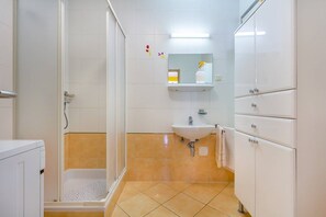 Shower - Apartment Ellis (16151-A1) - Premantura (Premantura)