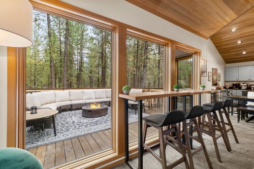 NEW/Black Butte Ranch/Sauna/Hot Tub/Kids Playroom