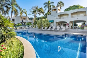 A swimming pool with lounge chairs and palm trees. - The Palms at Wailea (Kihei)