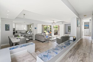 Condo, Plusieurs lits, balcon, vue sur l’océan (The Palms at Wailea 703) | Aire de séjour