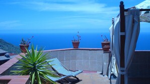 Unclassified image, 2 of 22, button - Deluxe Familiensuite mit 2 Schlafzimmern und Meerblick by Interhome (Icod de los Vinos)