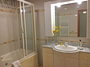 Towels - Deluxe Familiensuite mit 2 Schlafzimmern und Meerblick by Interhome (Icod de los Vinos)