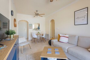 Smart TV - Ground-floor apt 4p terrace pool & parking beach --> 2km (VC)