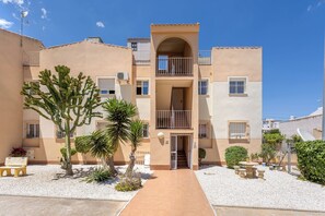 Exterior - Ground-floor apt 4p terrace pool & parking beach --> 2km (VC)