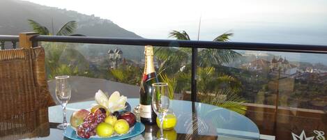 屋外ダイニングエリア