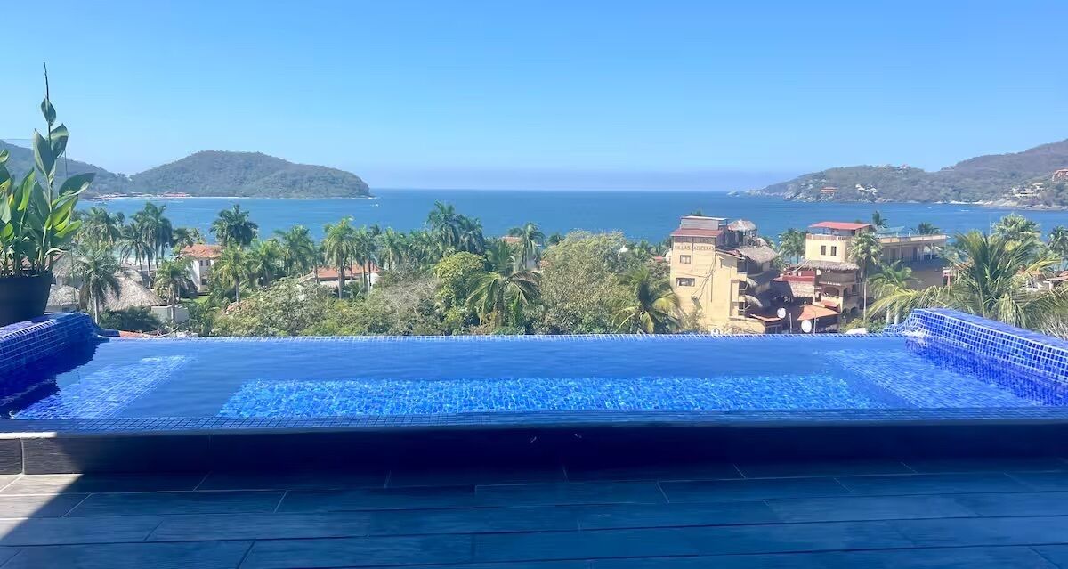 Loft superior, vista para a praia | Escrivaninha, espaço de trabalho para notebook