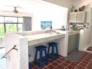 Standard-Apartment, 2 Schlafzimmer, Nichtraucher, Strandblick | Wohnbereich