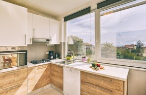 Kühlschrank, Herdplatte, Geschirrspüler