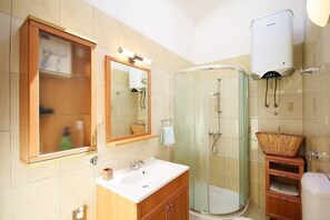 Shower, towels - Apartment Pifar (16255-A2) - Medulin (Medulin)