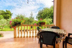 Outdoor dining - Apartments Vitomir (16258-A2) - Medulin (Medulin)