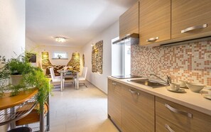 Fridge, stovetop, coffee/tea maker, cookware/dishes/utensils - Apartments Samia (16259-A2) - Medulin (Medulin)