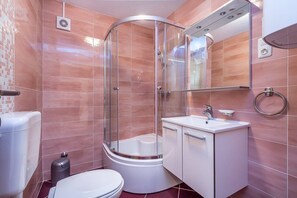 Douche, serviettes fournies