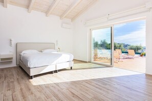 Iron/ironing board, travel cot - Modern Sorrento Coast Villa with Private Pool & Terrace (Massa Lubrense)