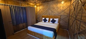 Rom – deluxe, hageutsikt | Skrivebord og wi-fi (inkludert)