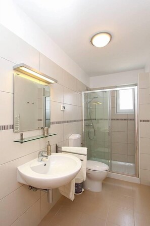 Shower, towels - Apartments Mauri (16295-A1) - Pula (Pula)