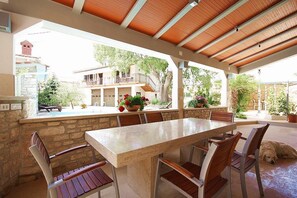 Outdoor dining - Apartments Ladonia (16296-A2) - Krnica (Pula) (Krnica (Pula))