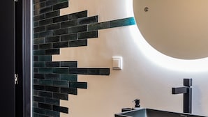 Studio | Bathroom - Regras Apartments & Garden A16 by Benefit Collection (Porto)