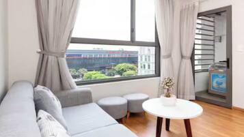 Suite, 1 chambre, accès au salon club, vue ville | Vue de la chambre