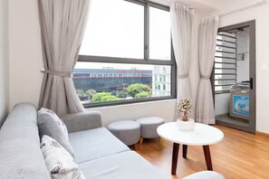 Suite básica, 1 habitación, con acceso al salón lounge del club, vista a la ciudad | Vista desde la habitación