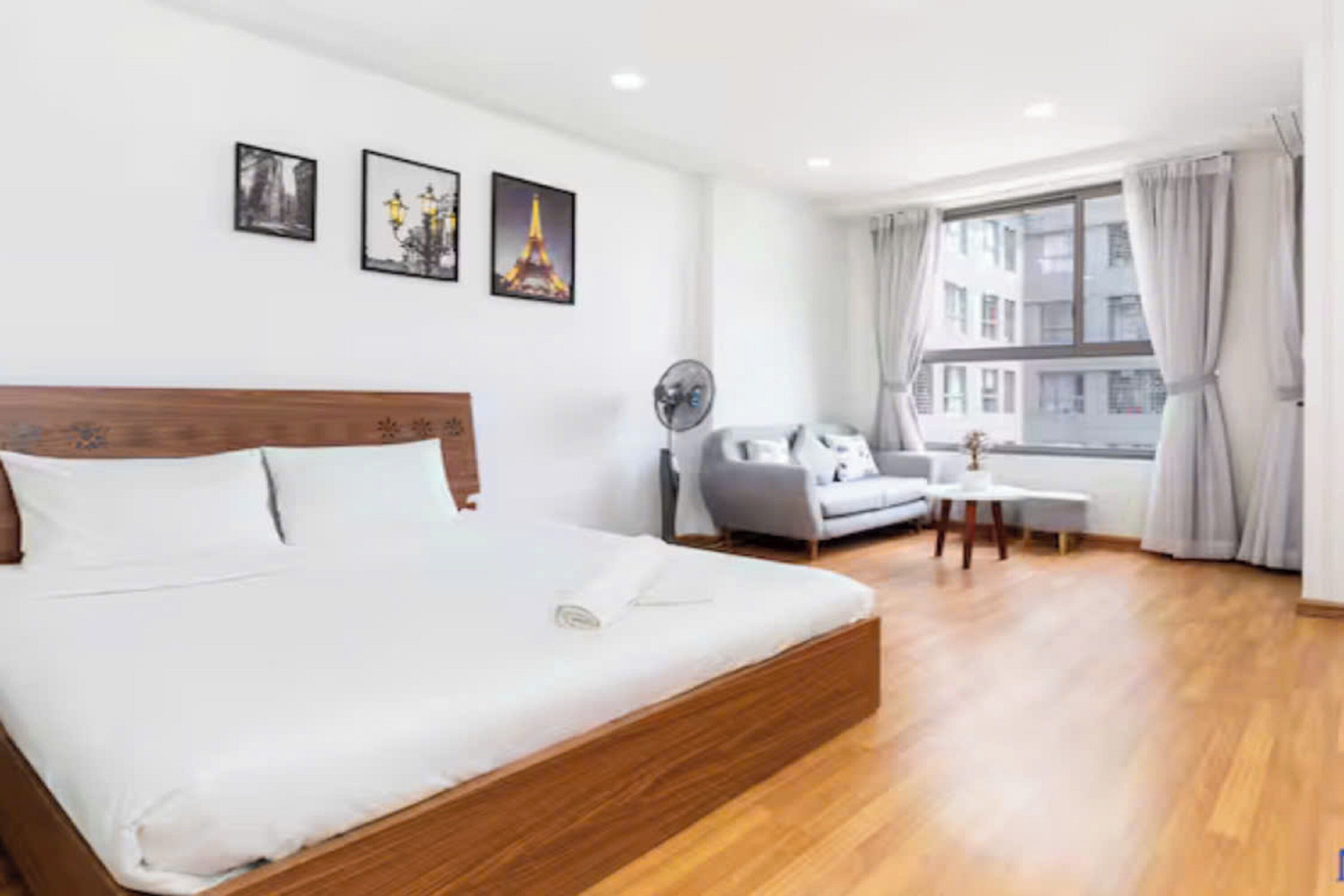 ベーシック スイート 1 ベッドルーム クラブラウンジ利用可 シティビュー | エジプト綿のシーツ、高級寝具、羽毛の掛け布団、セレクト コンフォート製ベッド