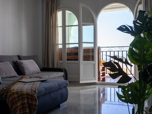 TV - Schöne Wohnung mit Pool und malerischer Aussicht by Interhome (Calahonda)