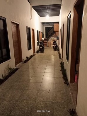Hallway - Fika Guest House (Kabupaten Banyuwangi)