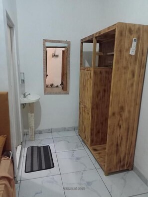 Bathroom - Fika Guest House (Banyuwangi)