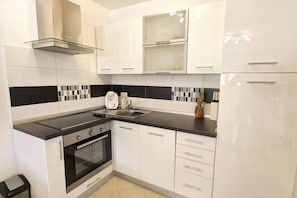 Fridge, stovetop, dishwasher, coffee/tea maker - Apartment Regi (16496-A1) - Medulin (Medulin)