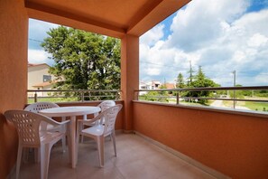 Outdoor dining - Apartment Regi (16496-A1) - Medulin (Medulin)