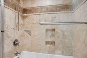 Shower, hair dryer, towels - Private Courtyard, Walk to Beach & Pool (Hilton Head Island)