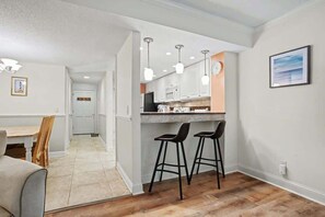 Interior - Private Courtyard, Walk to Beach & Pool (Hilton Head Island)