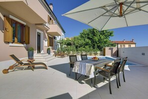 Outdoor dining - House Miceli (16498-K1) - Liznjan (Liznjan)