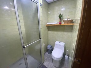 Hair dryer, towels, soap, toilet paper - Large, comfortable, super zone- king bed (Medellín)