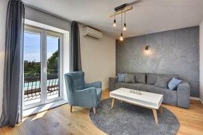 TV, DVD player - Apartments Hodak (16589-A1) - Pula (Pula)