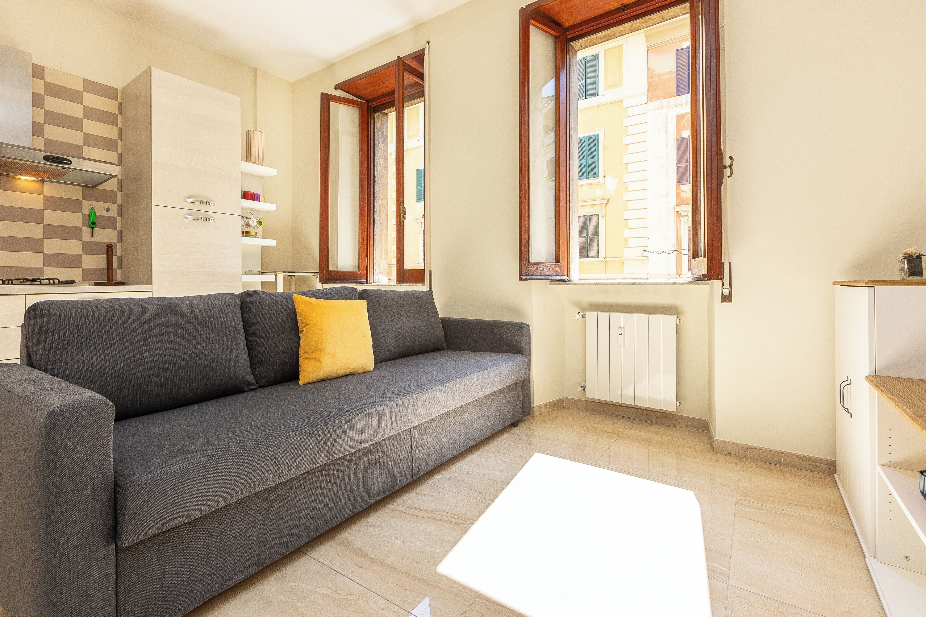 Apartment | Wohnbereich | 40-Zoll-Fernseher mit Digitalempfang