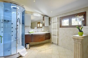 A modern bathroom with a glass-enclosed shower, a vanity with a mirror, and a window with a view. - Villa Sunny Flowers (16659-K1) - Medulin (Medulin)