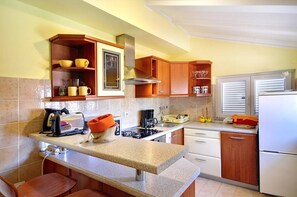 Fridge, microwave, dishwasher, coffee/tea maker - Apartments Delia (16841-A4) - Medulin (Medulin)