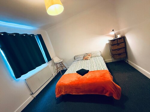 Pebbles Guest House - Flat 5