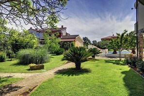 Property grounds - Apartments Delia (16841-K3) - Medulin (Medulin)