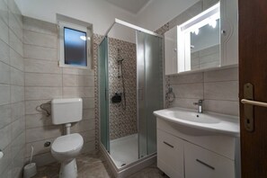 Shower, towels - Apartments Susy (16851-A1) - Pula (Pula)