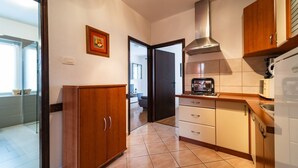 Coffee/tea maker, fridge, microwave, stovetop - Apartments Susy (16851-A3) - Pula (Pula)
