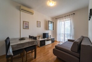 TV, DVD player - Apartments Susy (16851-A3) - Pula (Pula)